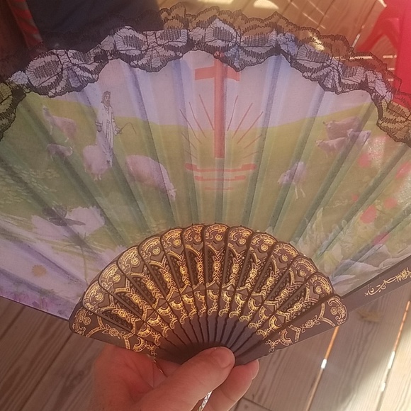 Fans - Picture 2 of 5